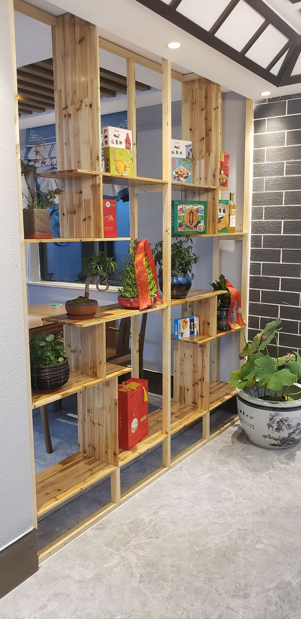 将军岭土菜馆农产品展示区